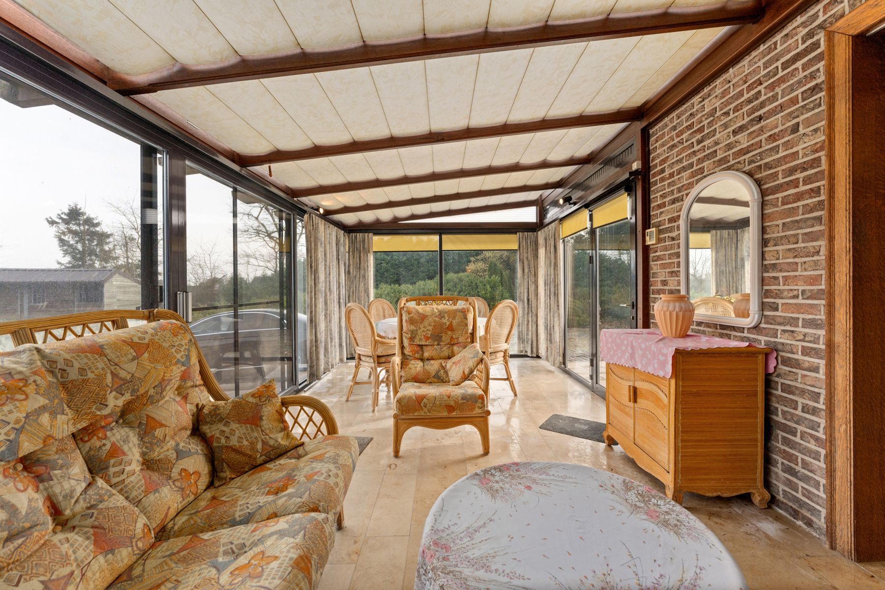 Idyllisch gelegen villa op 3598 m² met garage voor 6 wagens foto 12