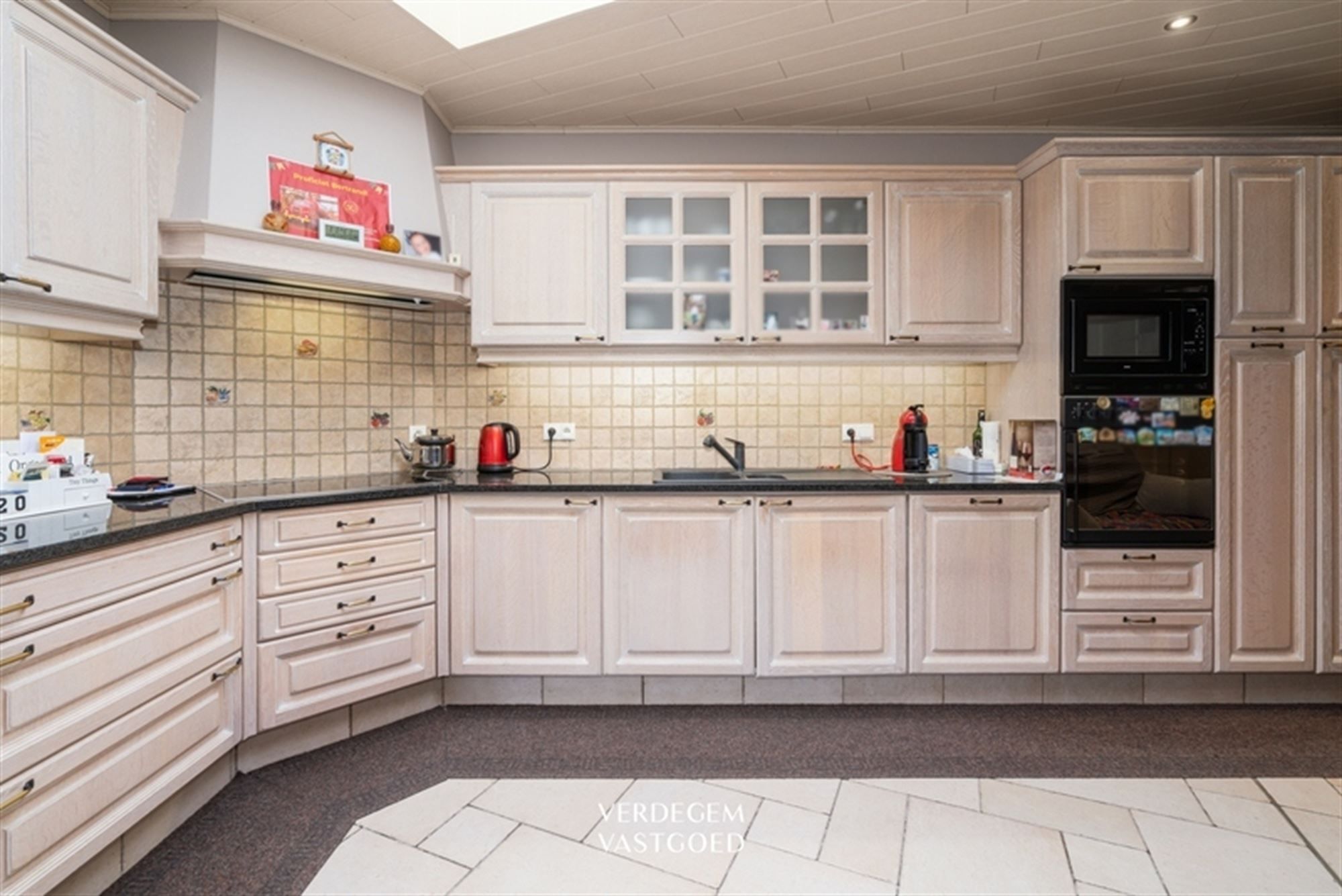 Karaktervolle woning met 3 slaapkamers en loods van 108m² foto 8