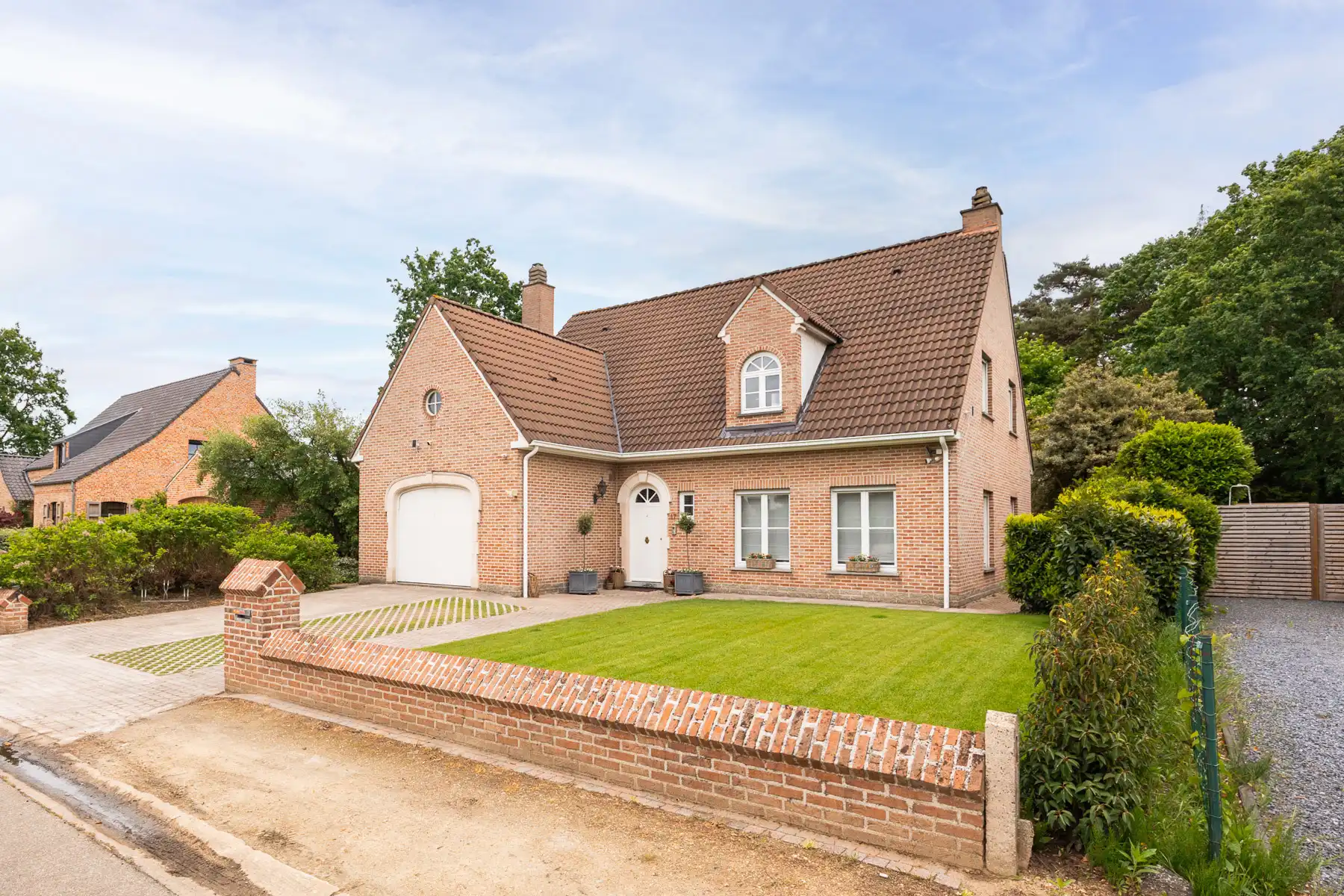 Prachtig gemoderniseerde, instapklare gezinswoning foto {{pictureIndex}}