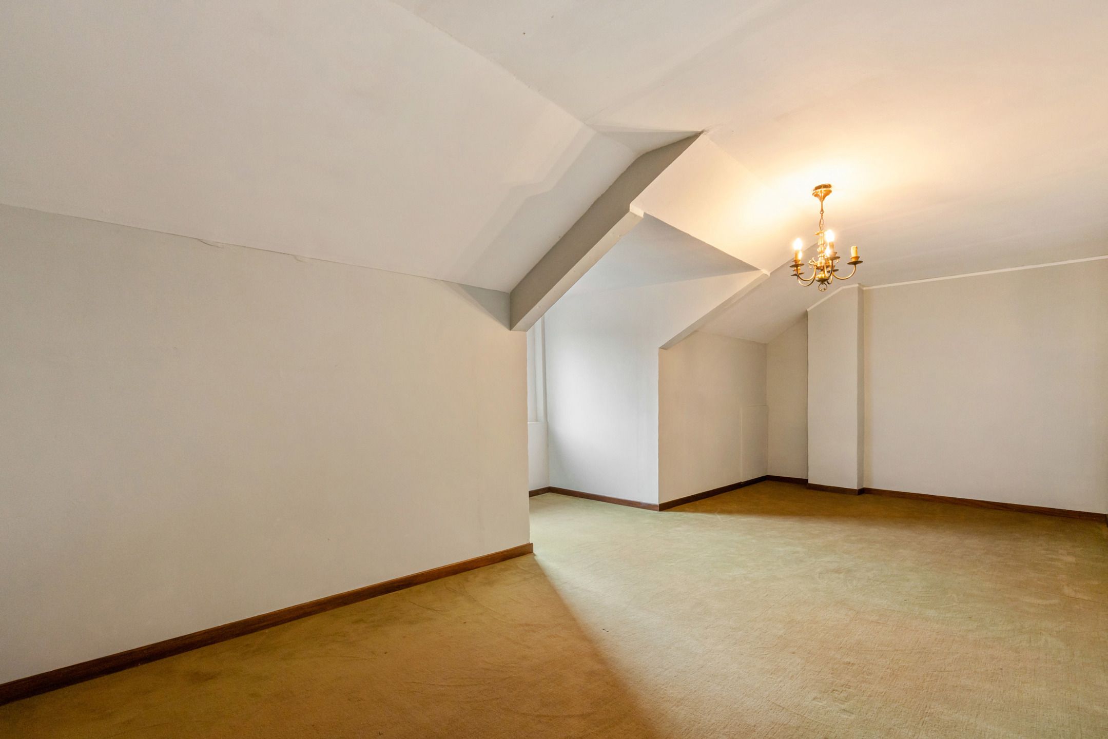 Ruime eengezinswoning met authentieke charme in Koninksem foto 11