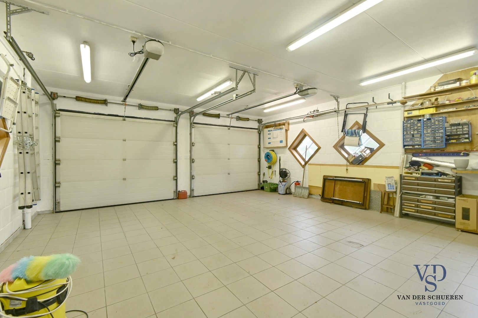 Ruim handelspand met penthouse in villastijl foto 17