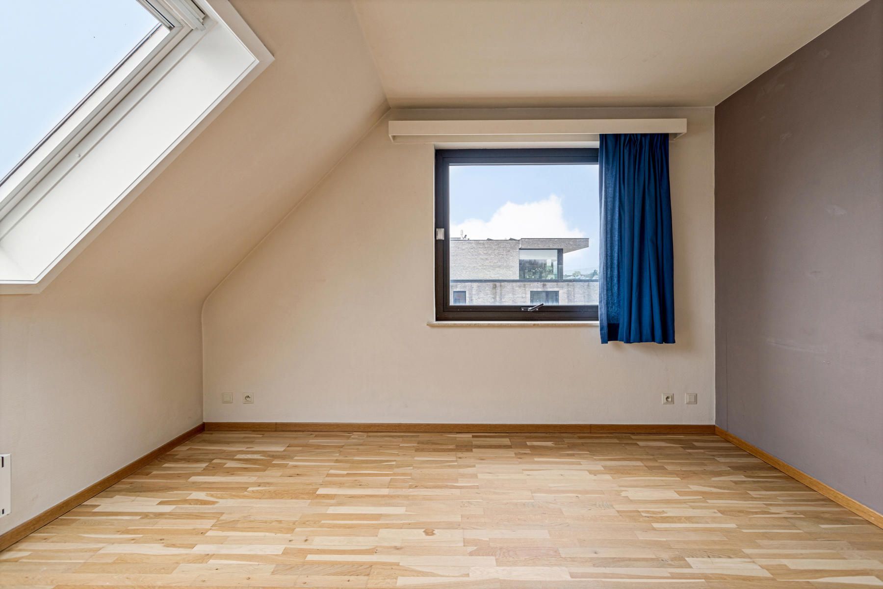 Opbrengsteigendom met handelsruimte en 2 appartementen foto 30