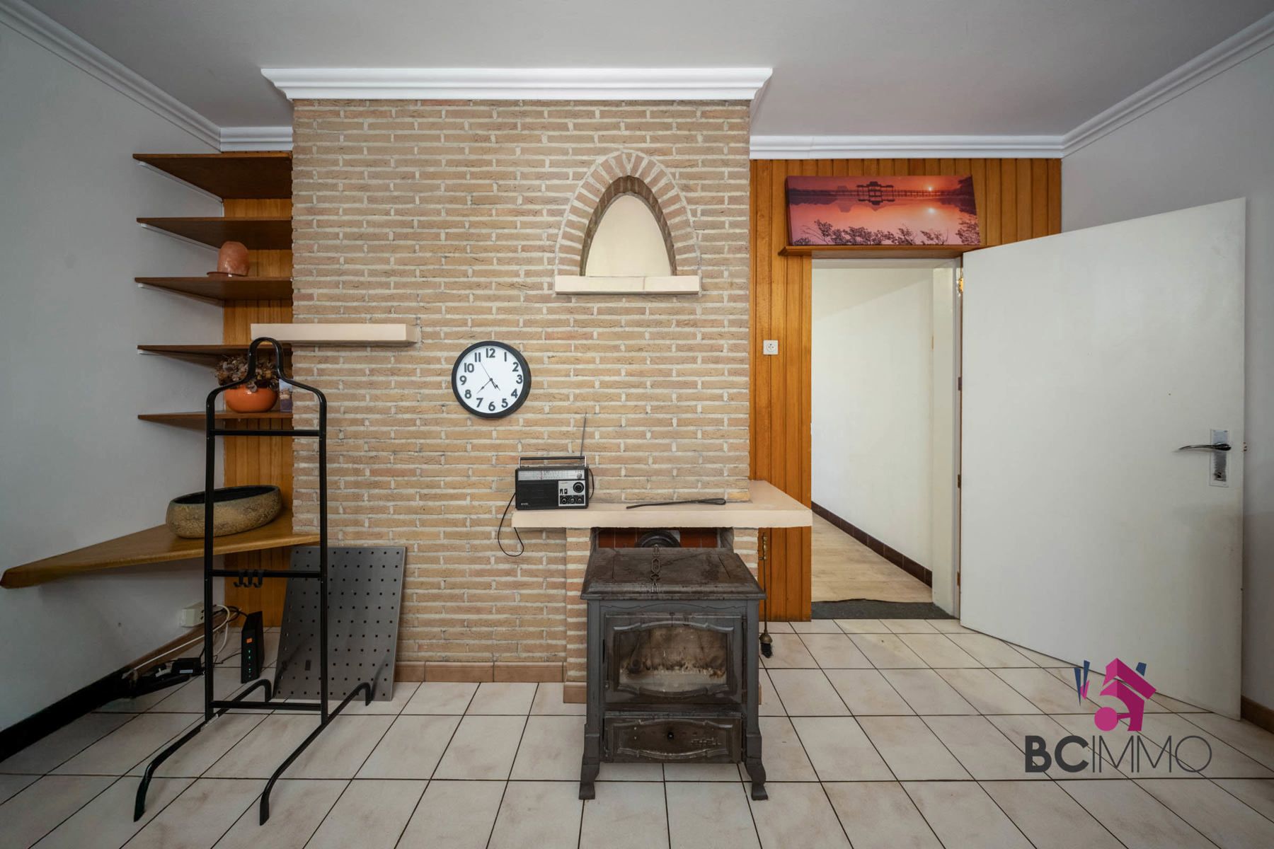 Ruime, tijdloze gezinswoning met 4 slaapkamers, grote tuin en garage en centraal gelegen in Genk foto 4