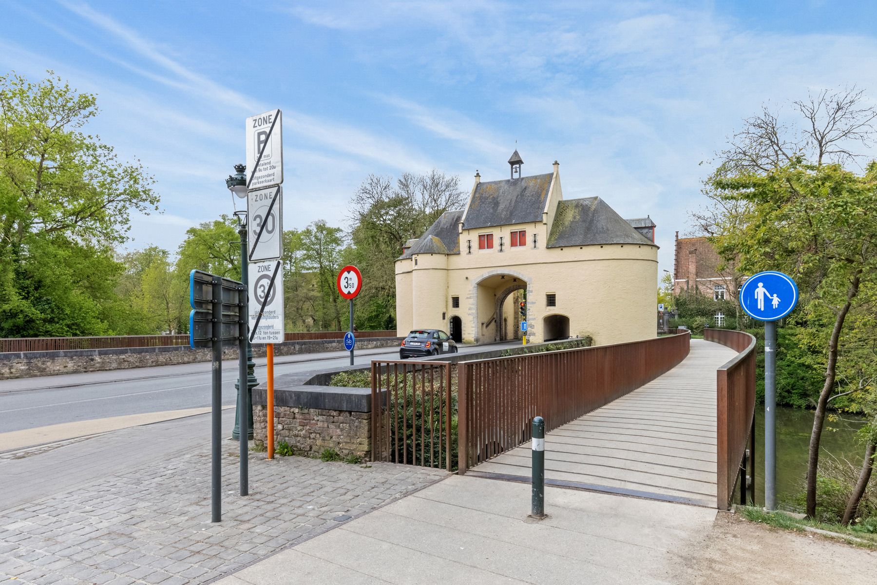 Charmante burgerwoning in hartje Brugge met tuin én zomerhuisje foto 22