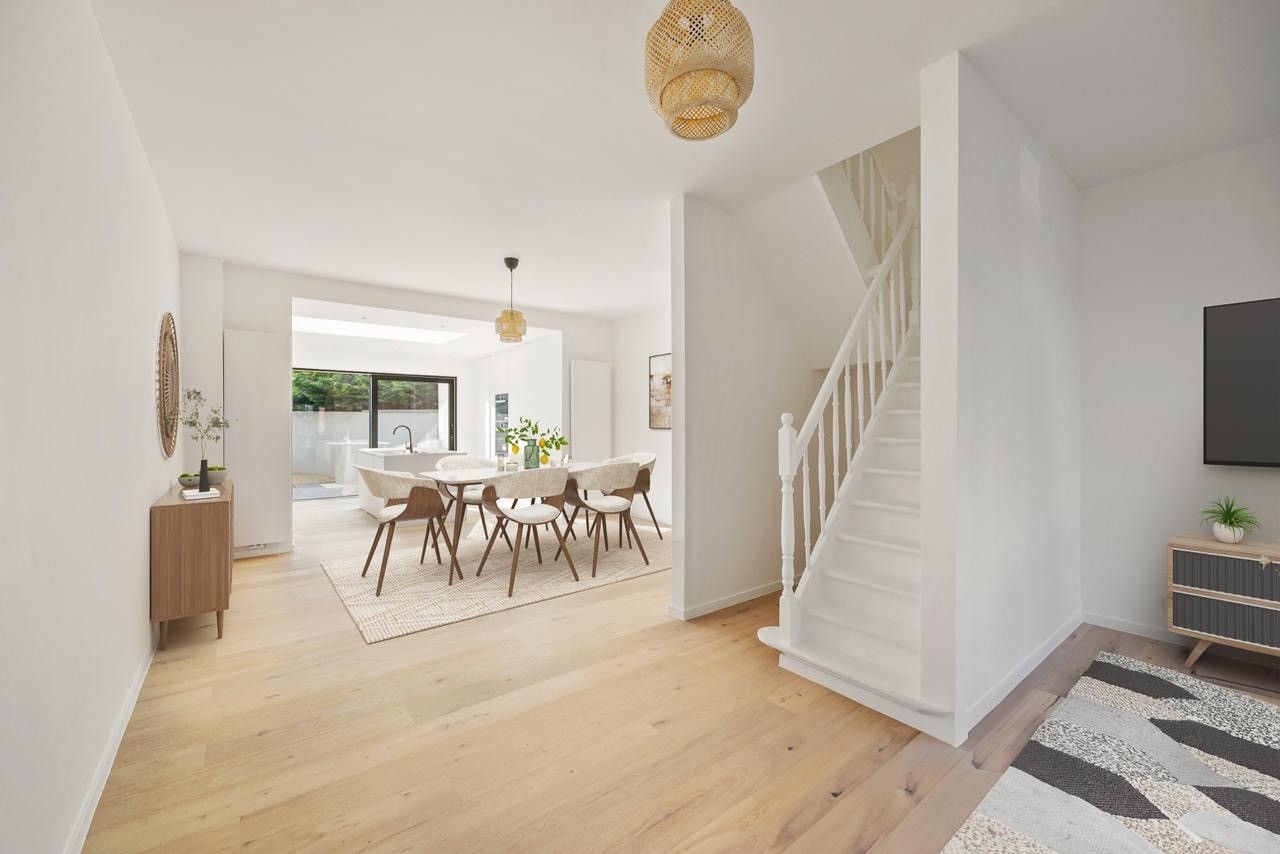 Kwalitatief in 2025 gerenoveerde eengezinswoning (±160m²) met 4 slaapkamers en een prachtige stadstuin - Zeer lage EPC-score! foto 3
