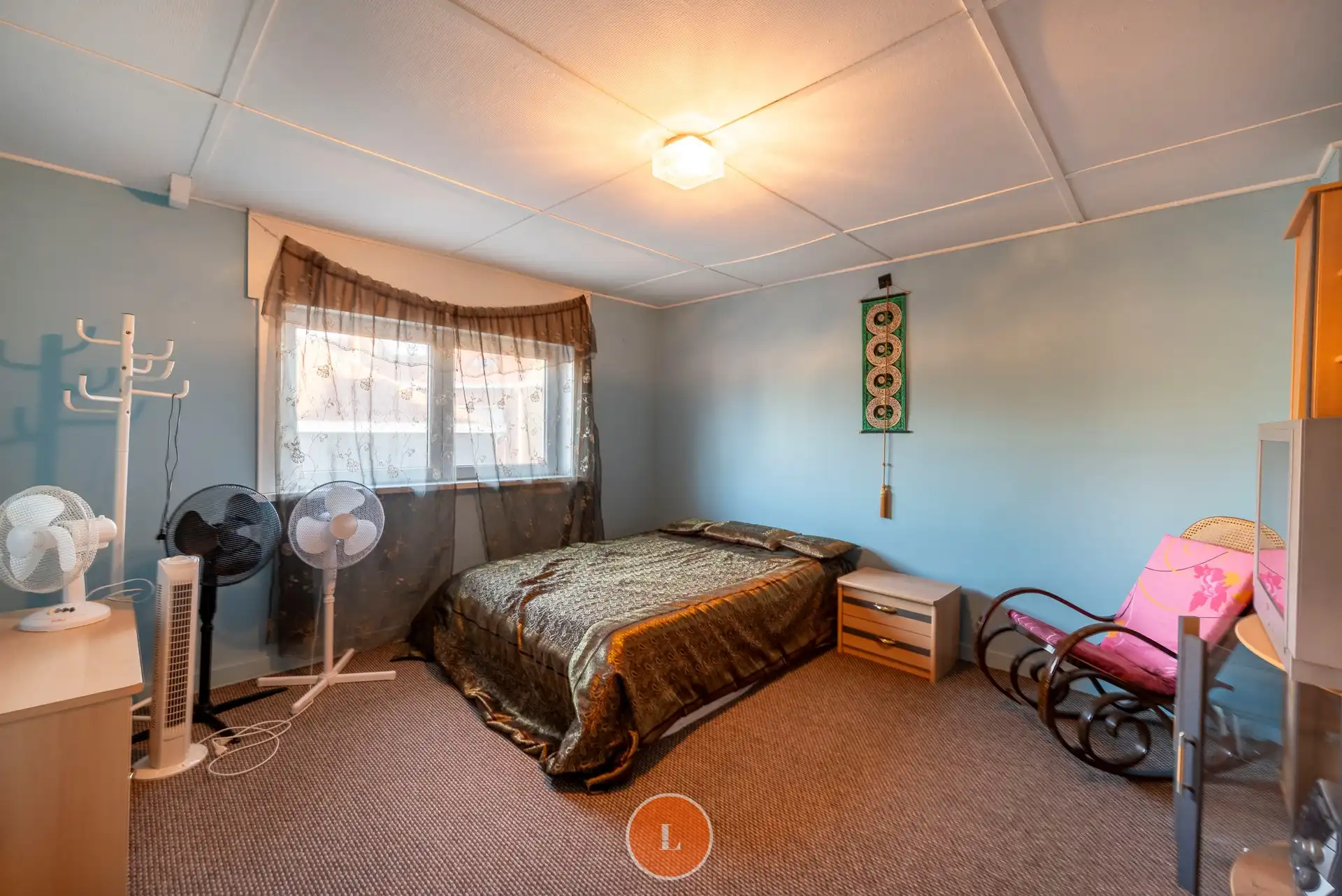 Goed onderhouden woning met 5 slaapkamers, tuin en 2 garages foto 14