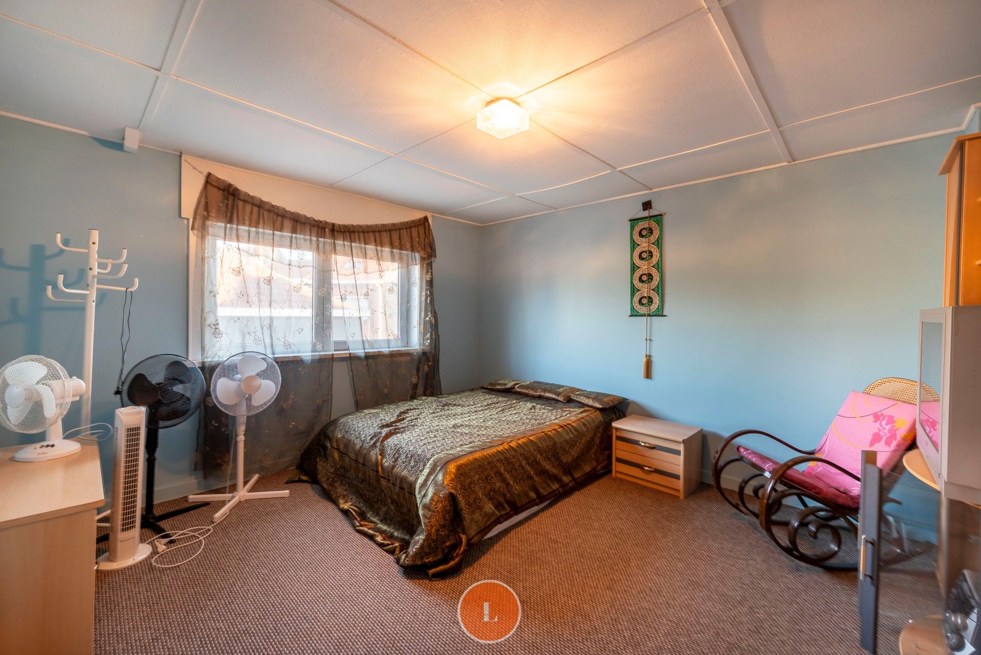 Goed onderhouden woning met 5 slaapkamers, tuin en 2 garages foto 14