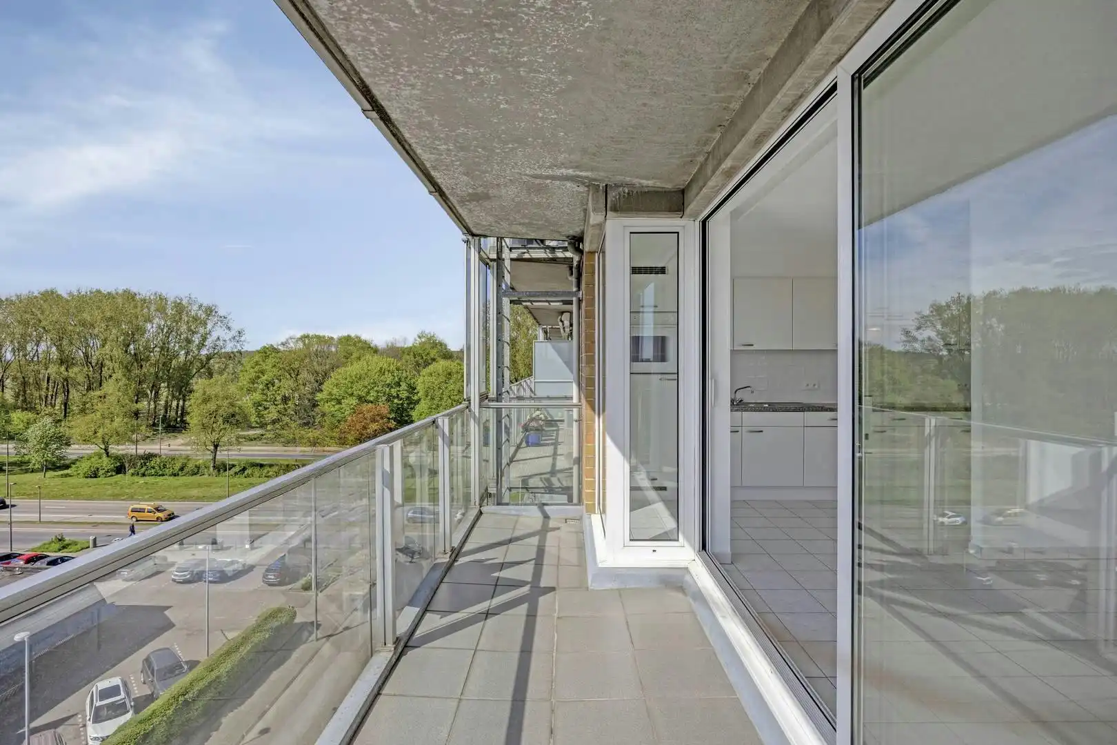 Lichtrijk appartement met terras te koop op Linkeroever foto 17