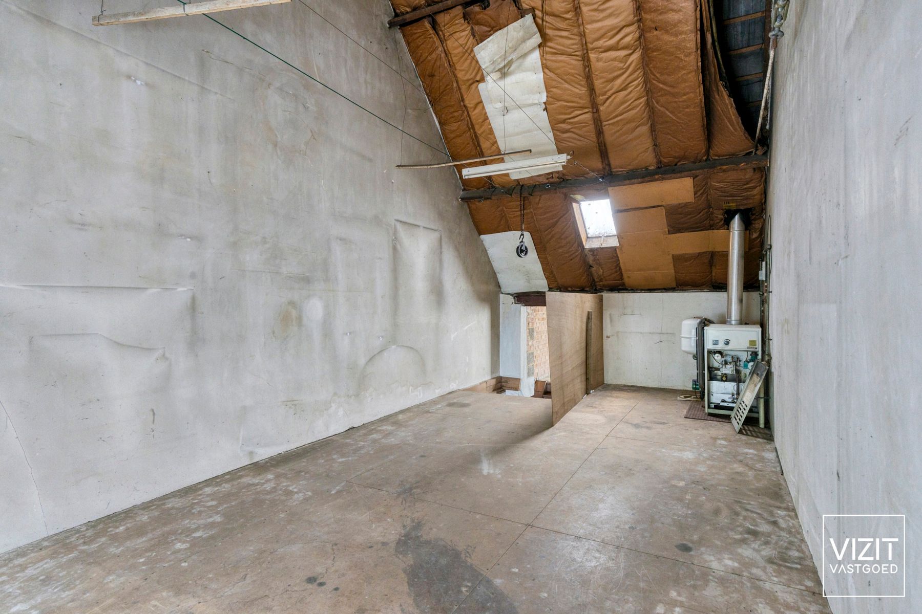 Ruim te renoveren woonhuis met bijgebouwen foto 9