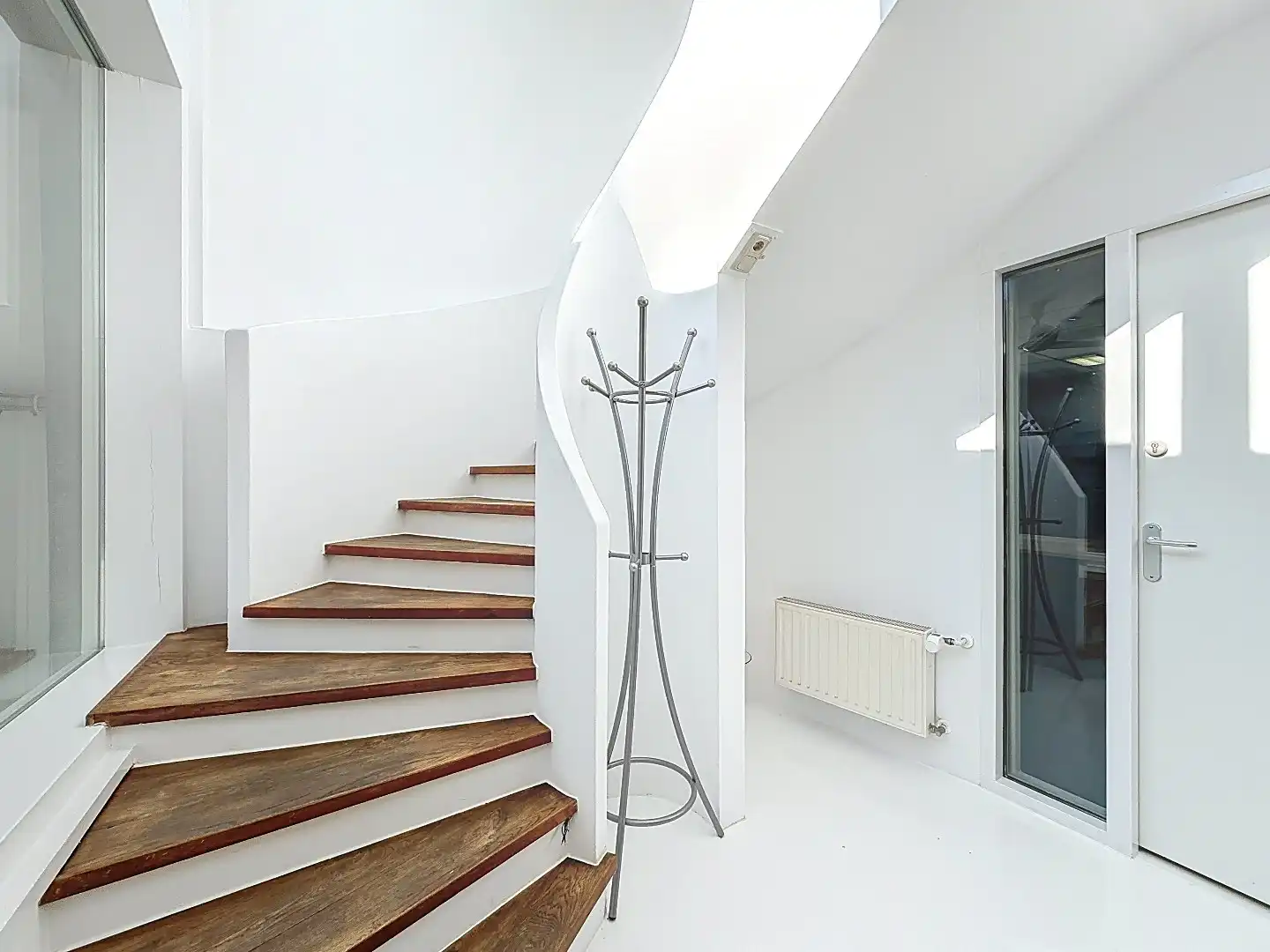 Uniek multifunctioneel object met bedrijfsruimte, kantoor, mancave en ruim appartement foto 3