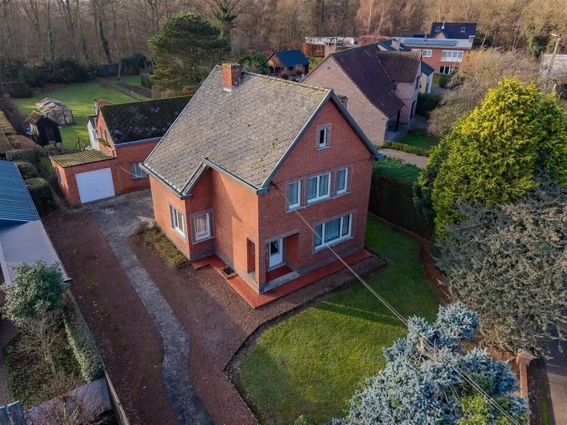 Hoofdfoto van de publicatie: Vrijstaande woning met 3slk in verkeersluwe straat