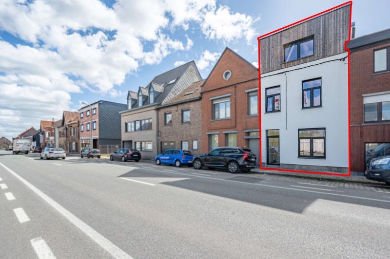 Prachtig, volledig gerenoveerde woning met leuke aangelegde tuin in Wevelgem TE KOOP! foto 19