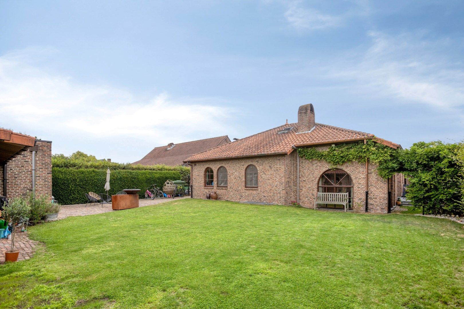 Zeer ruime instapklare open bebouwing met 5 slaapkamers op 819 m² in Lommel ! foto 2