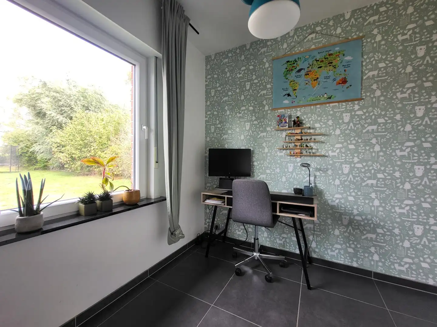 In een landelijke omgeving bevindt zich deze grondig gerenoveerde woning op een mooi perceel van 1.102 m². foto 29