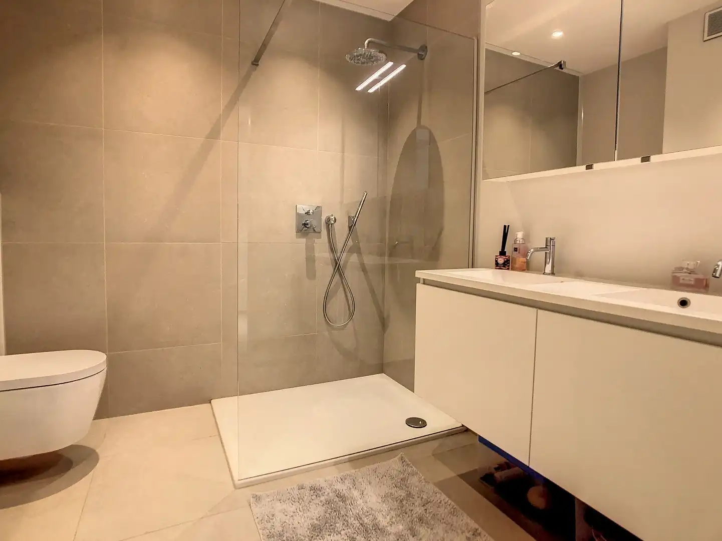 Appartement gelegen op het marktplein van Staden foto 4