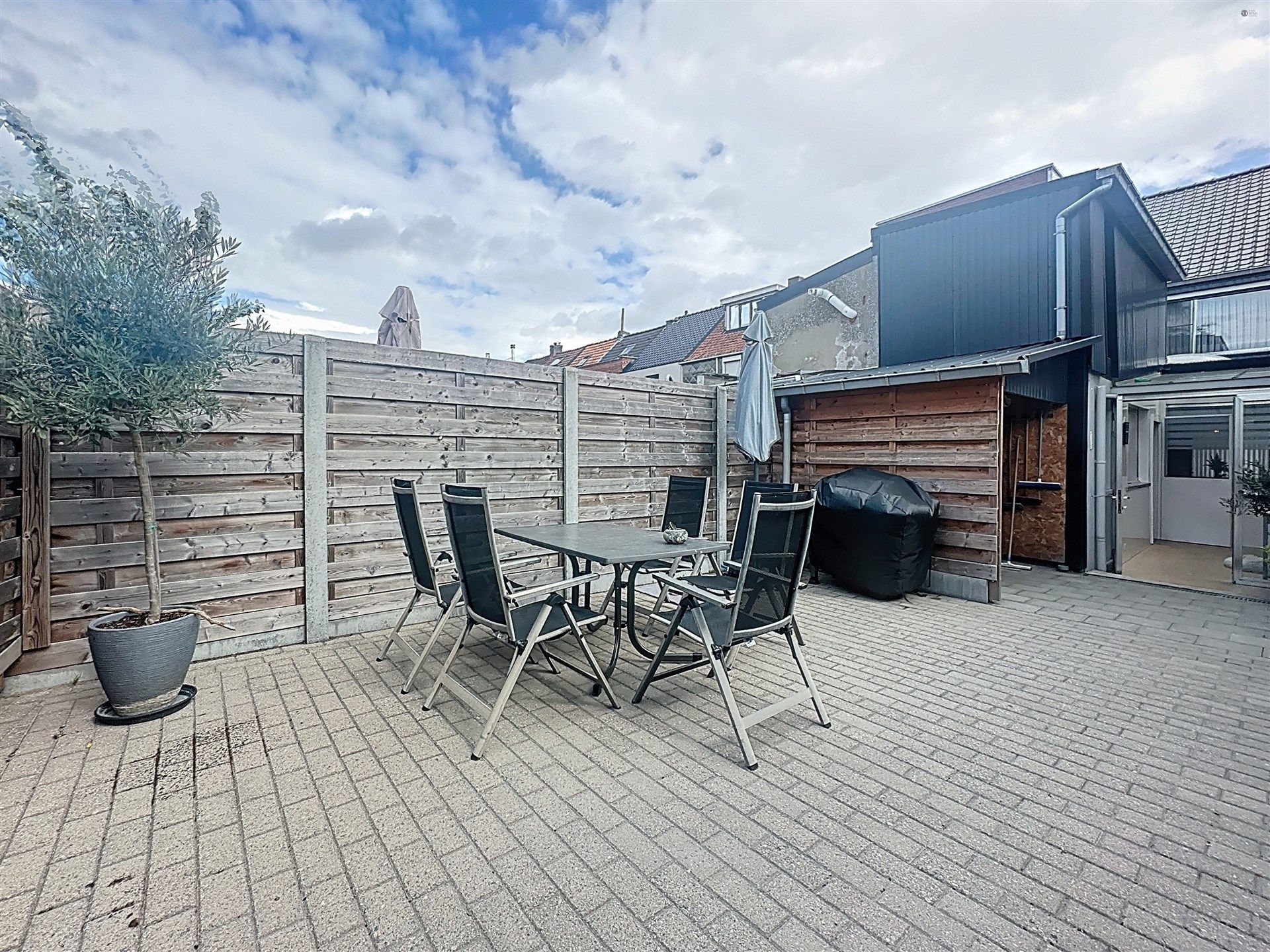 prachtige instapklare woning met stadstuin in Beveren Centrum! foto 15