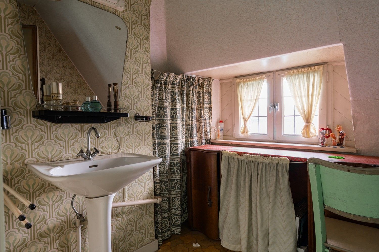 Karaktervolle woning met potentieel op toplocatie in het centrum van Hechtel foto 17