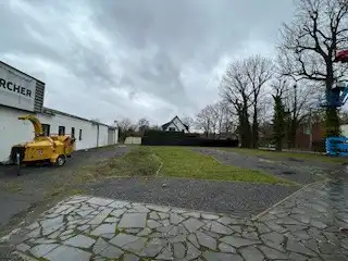 COMMERCIEEL PAND NABIJ DRUKKE VERKEERSADER TE HASSELT foto 10