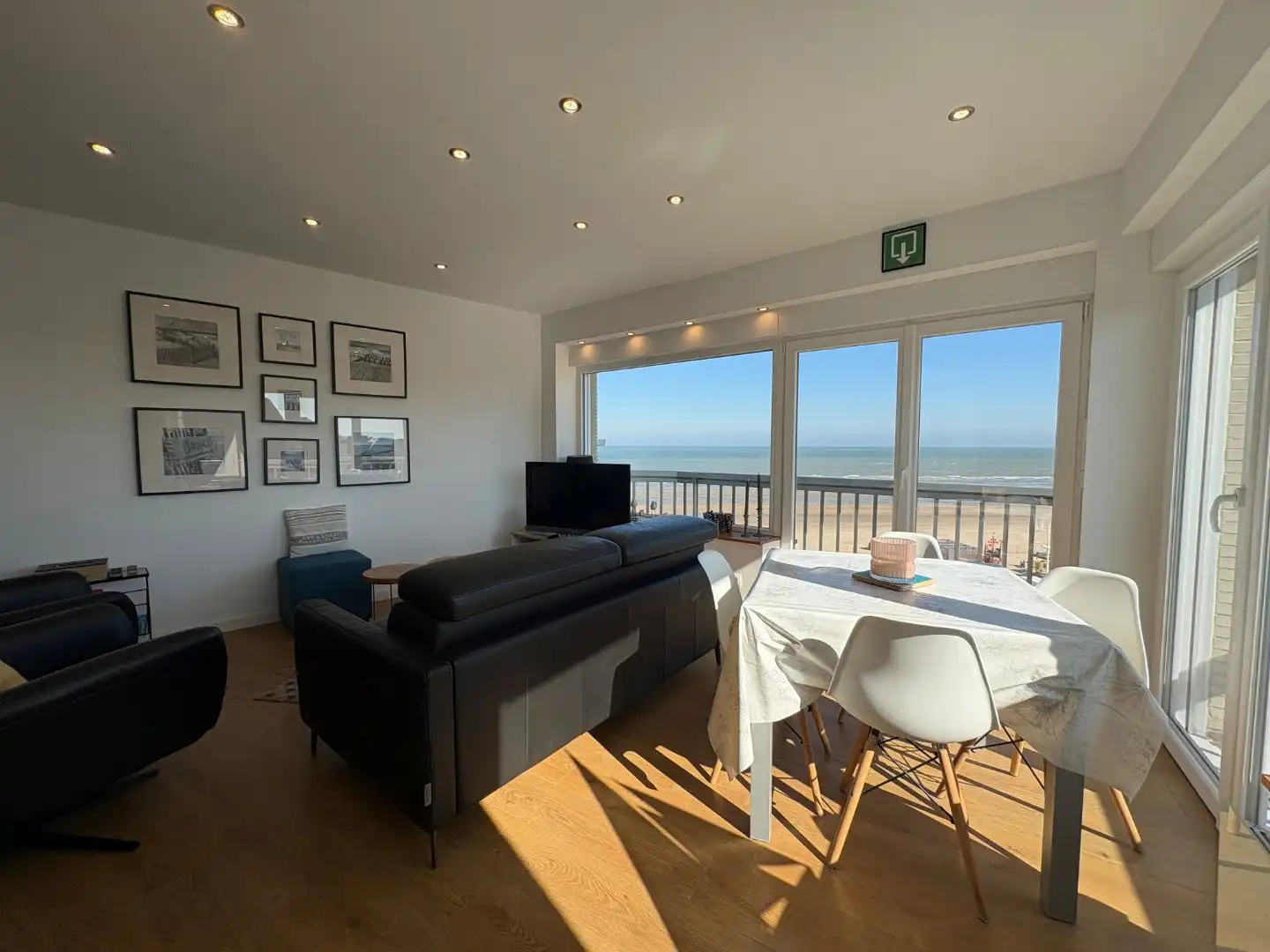 Stijlvol vernieuwd hoekappartement op de 6e verdieping met fenomenaal zeezicht foto 3