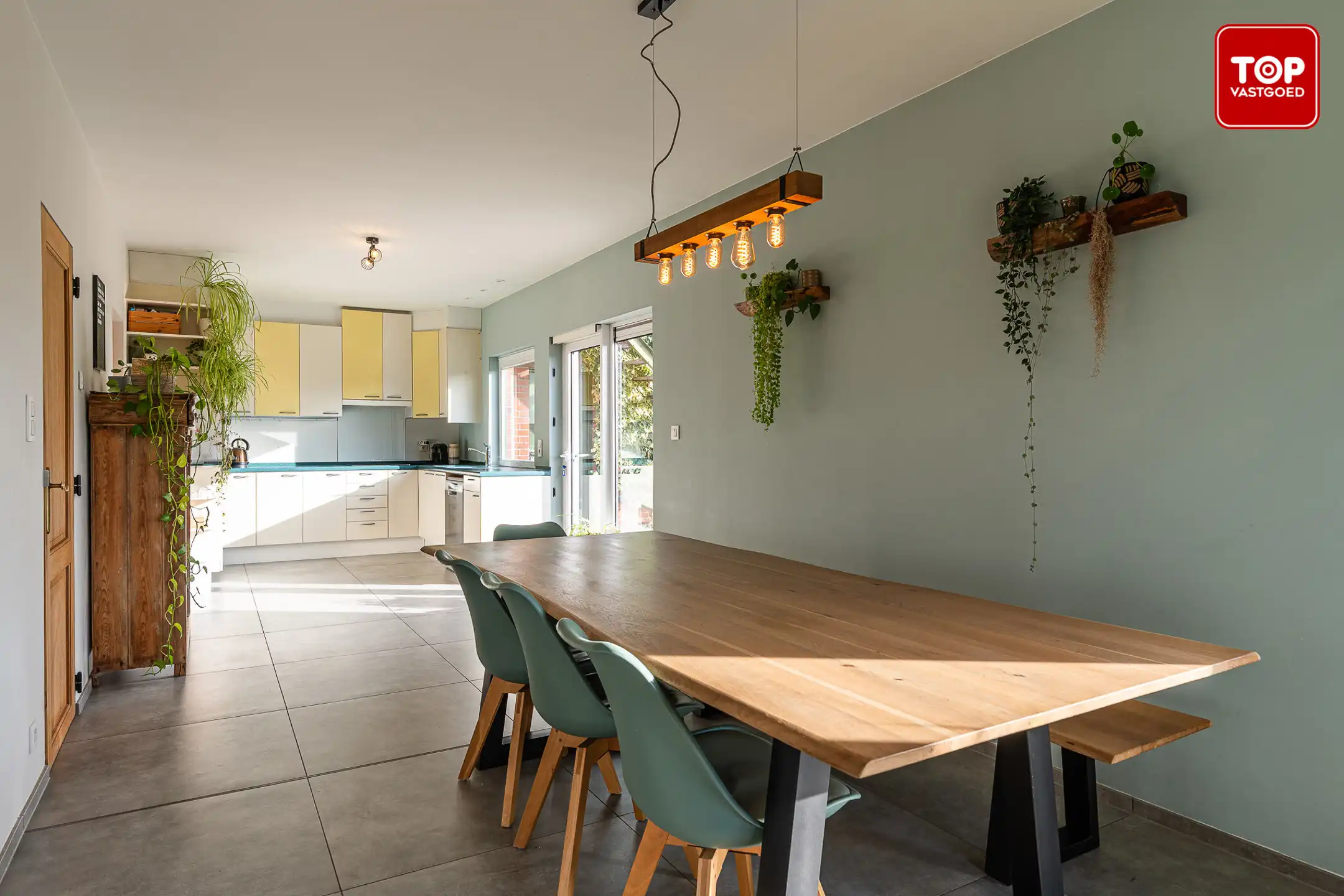 Karakteristieke woning  met 3 slaapkamers en 2 badkamers op riant perceel. foto 6