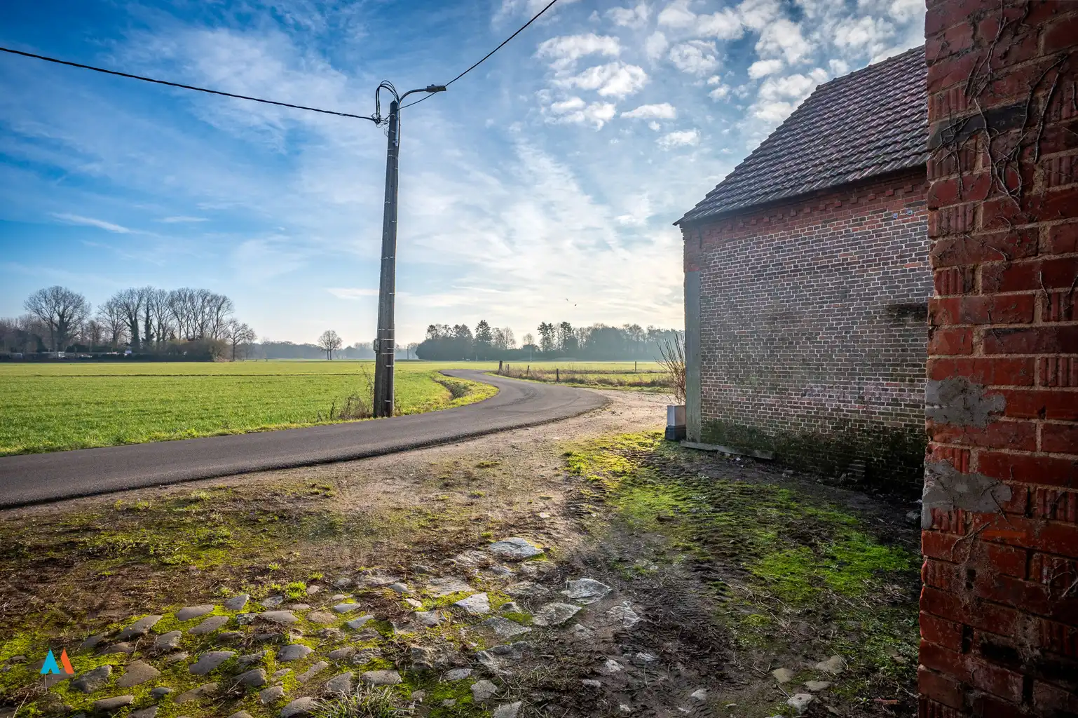 Boerderij met stallen op 1 ha foto 24