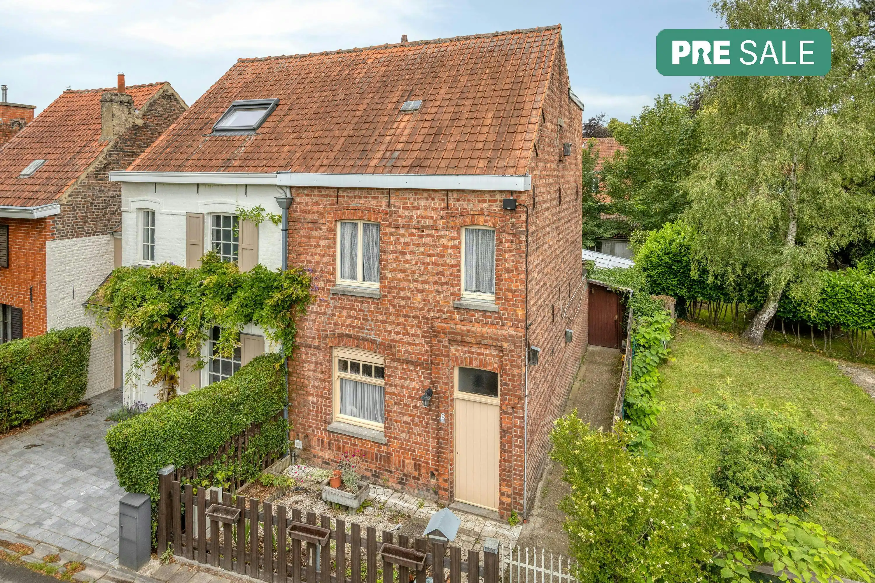 Te renoveren woning met 3 slaapkamers en zolder in centrum Sint-Martens-Latem foto 2