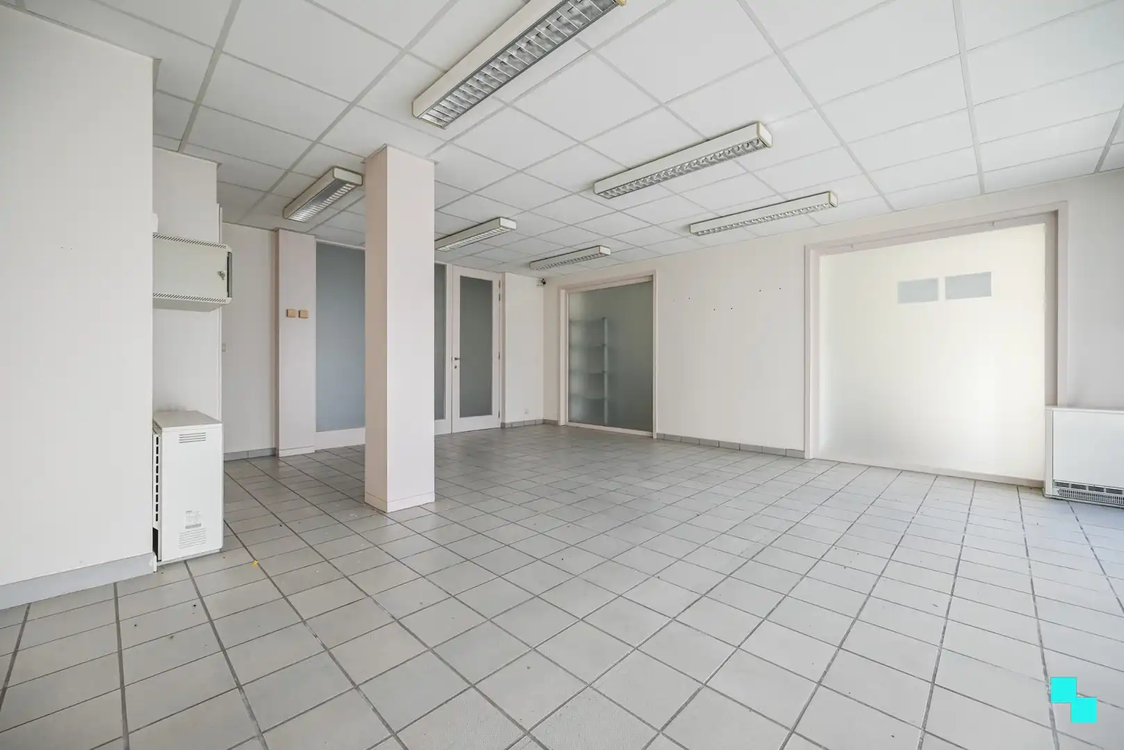 Commerciële ruimte van 114 m² met garagebox in centrum Izegem foto 3