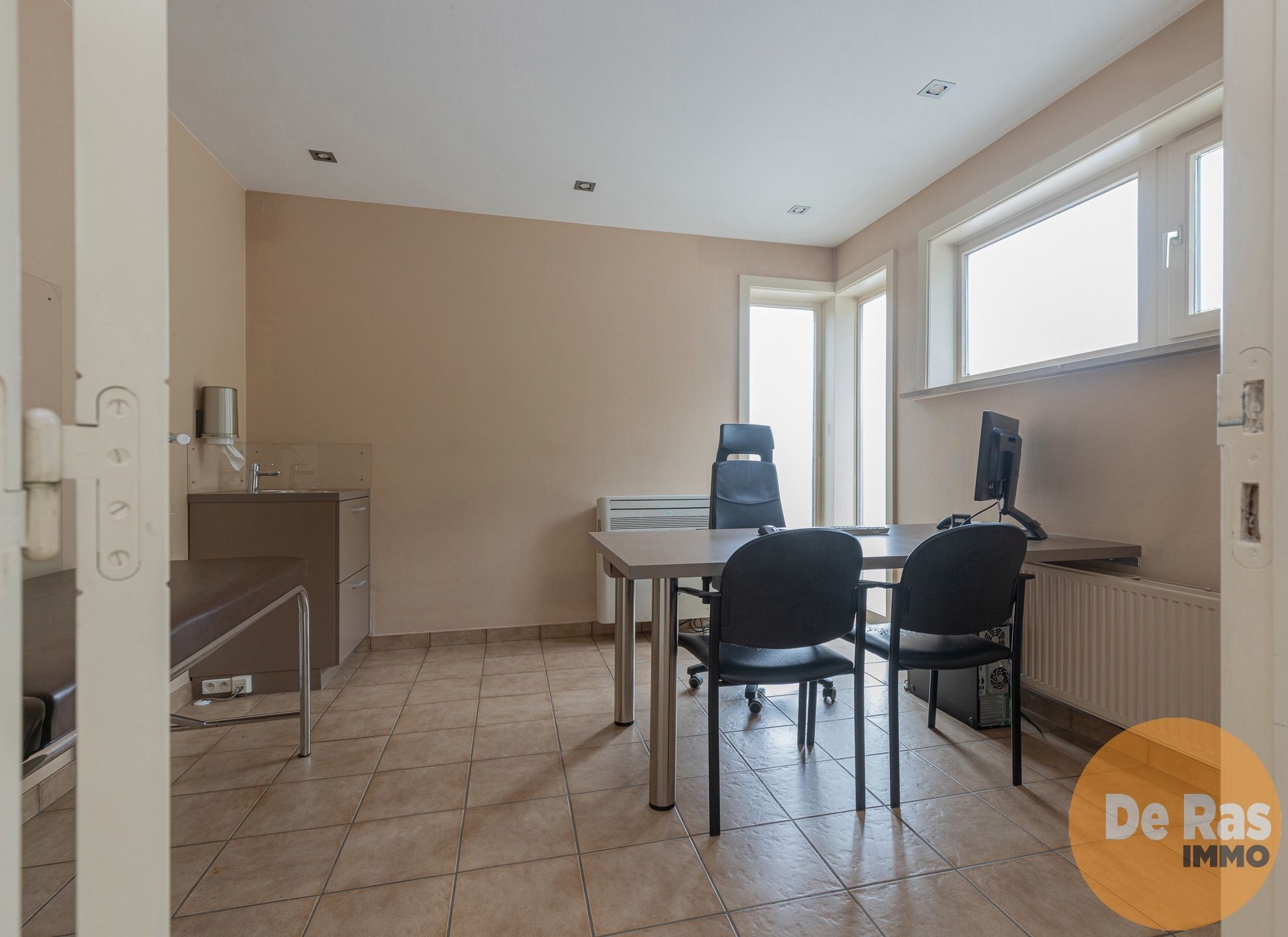NIEUWERKERKEN - GROTE WONING MET PRAKTIJK foto 11