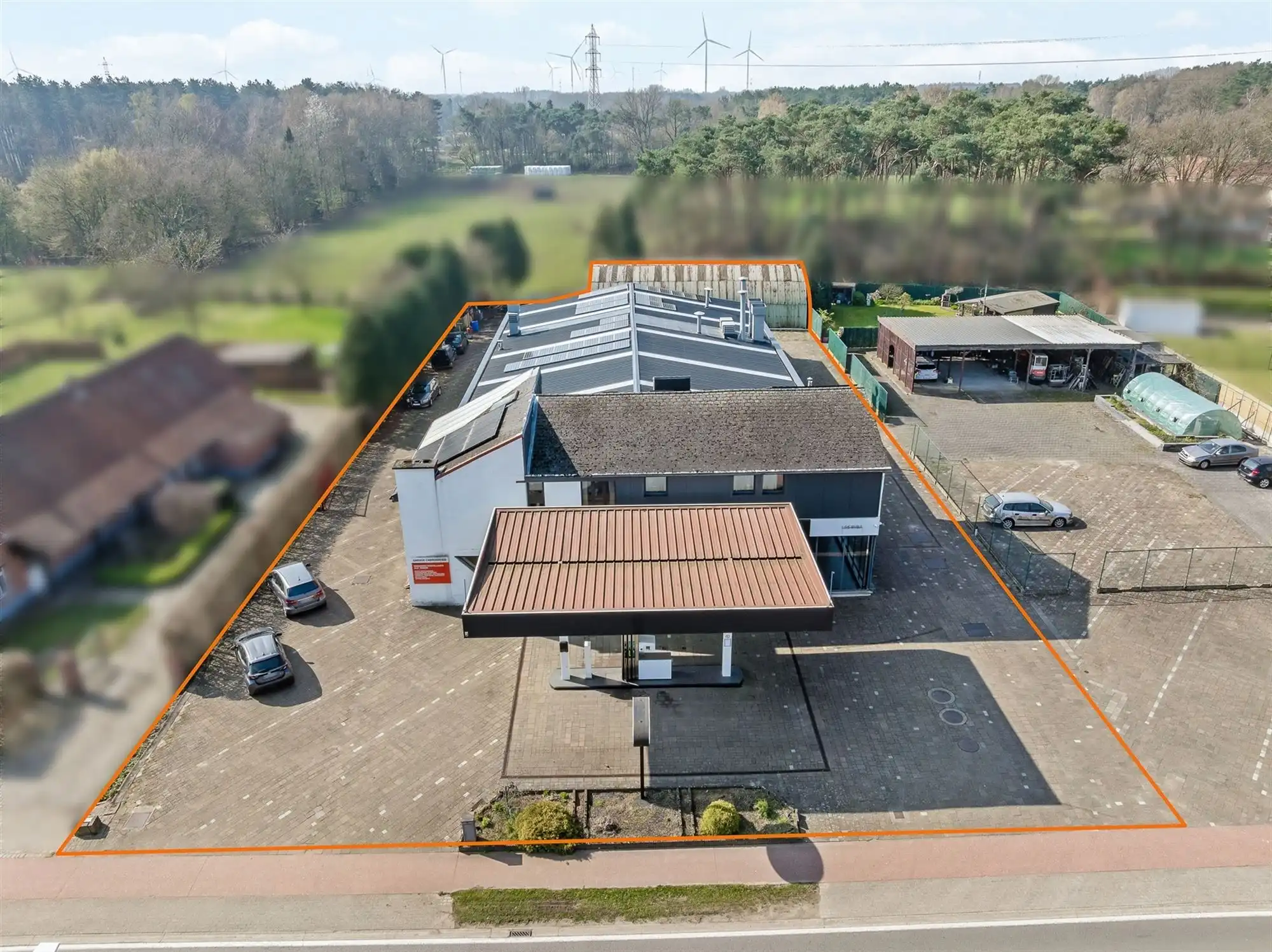 OVER TE NEMEN GARAGE (800M²) EN TANKSTATION GELEGEN OP EEN PERCEEL VAN 2727M² TE HAM foto 2
