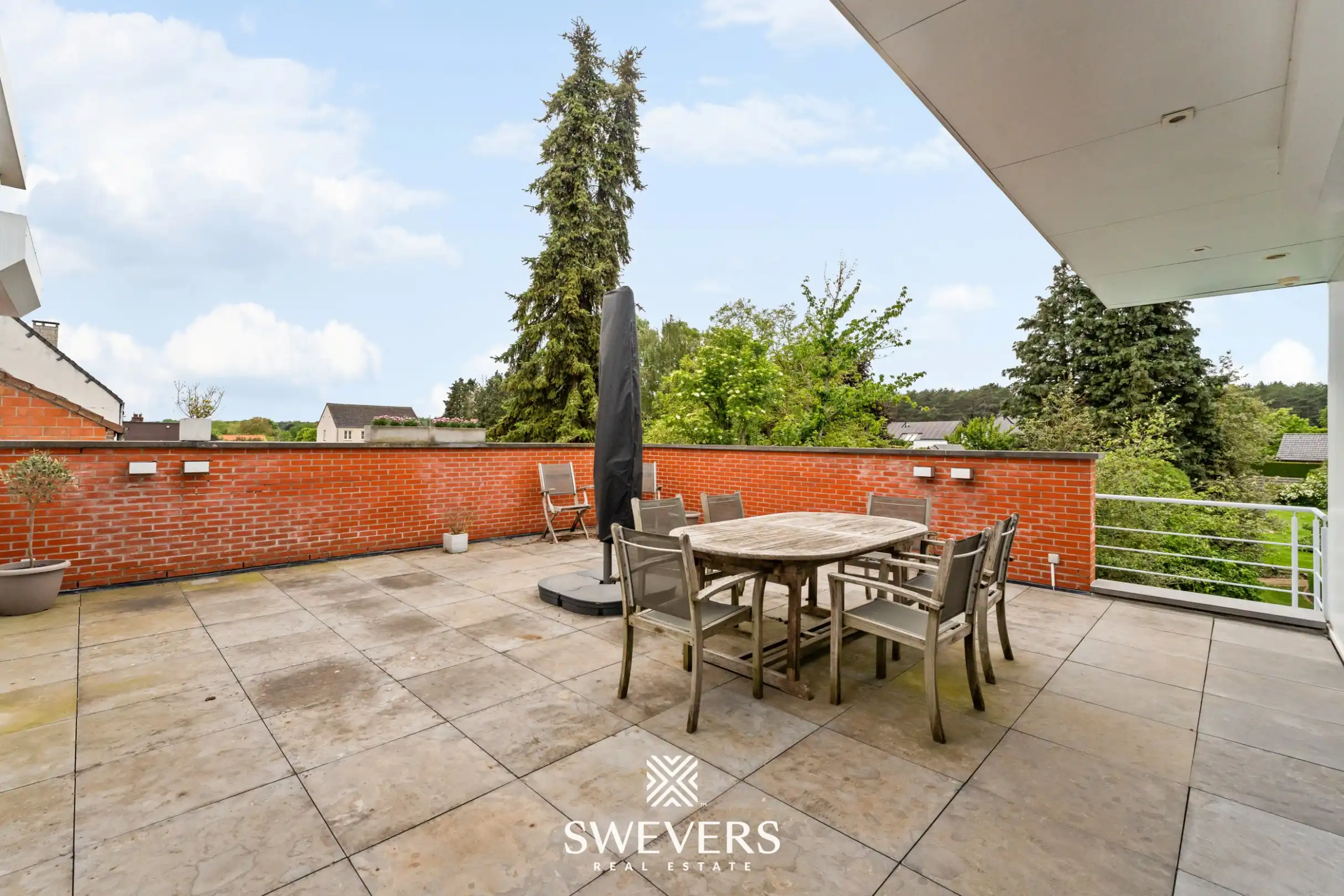 Magnifieke instapklare woning met diverse commerciële mogelijkheden en zwembad  foto 27