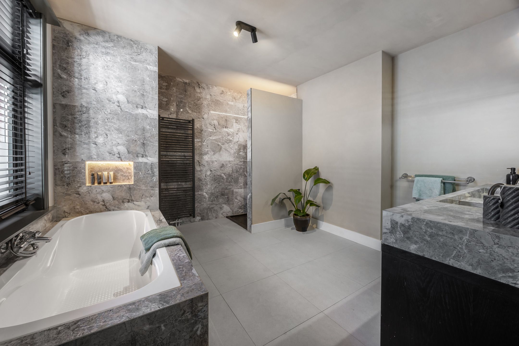 Karaktervolle herenwoning met bijgebouw in dorpskern foto 19