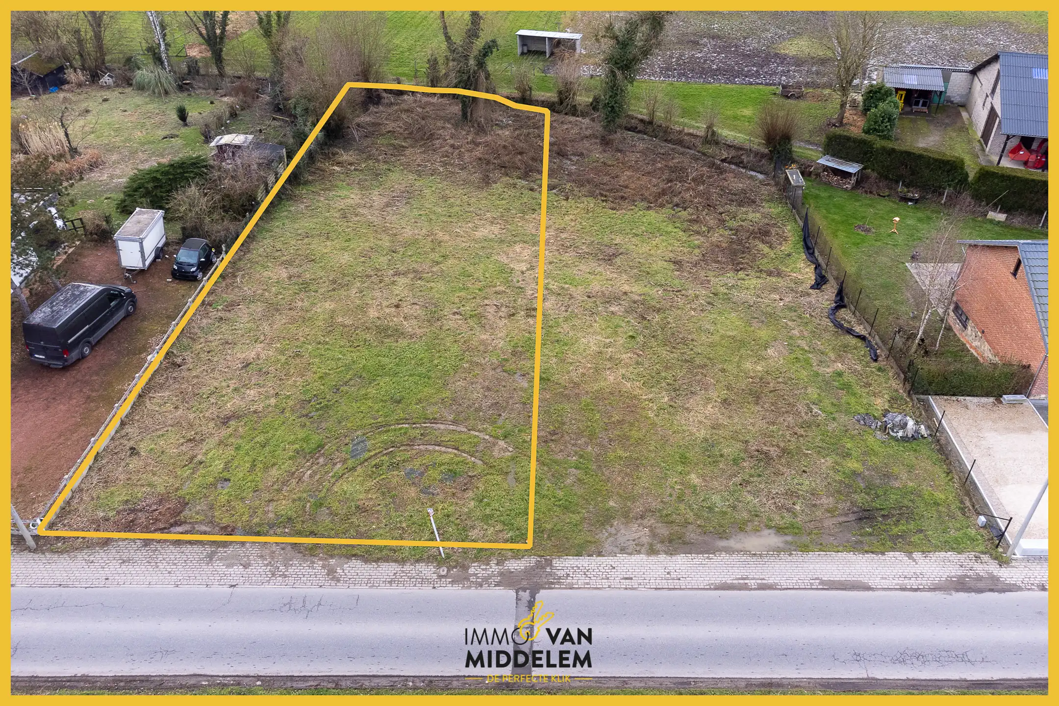 MOOIE, RUSTIG GELEGEN BOUWGROND VOOR VILLA MET OPEN ZICHT foto {{pictureIndex}}