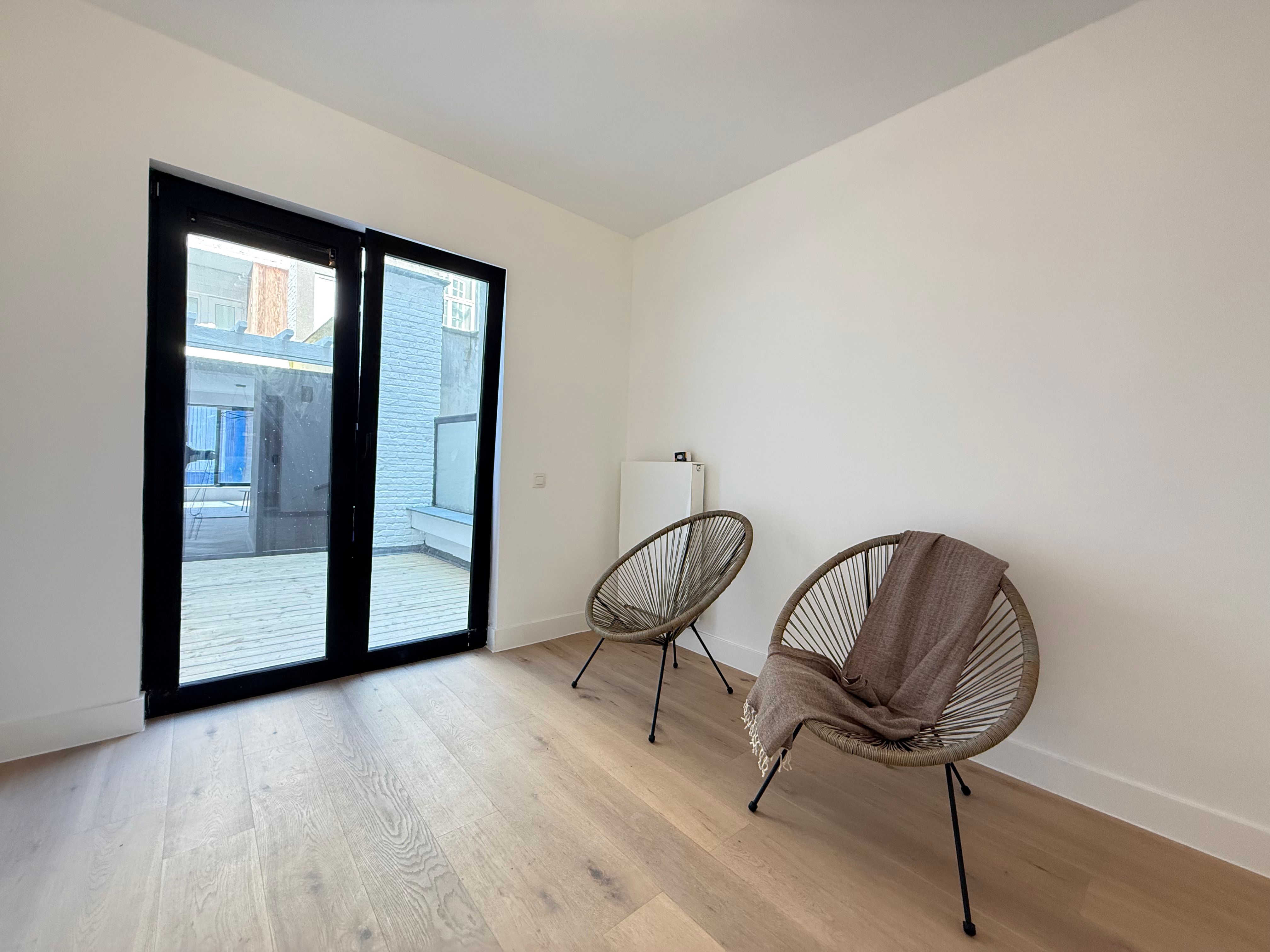 Subliem gerenoveerd appartement met terras foto 6
