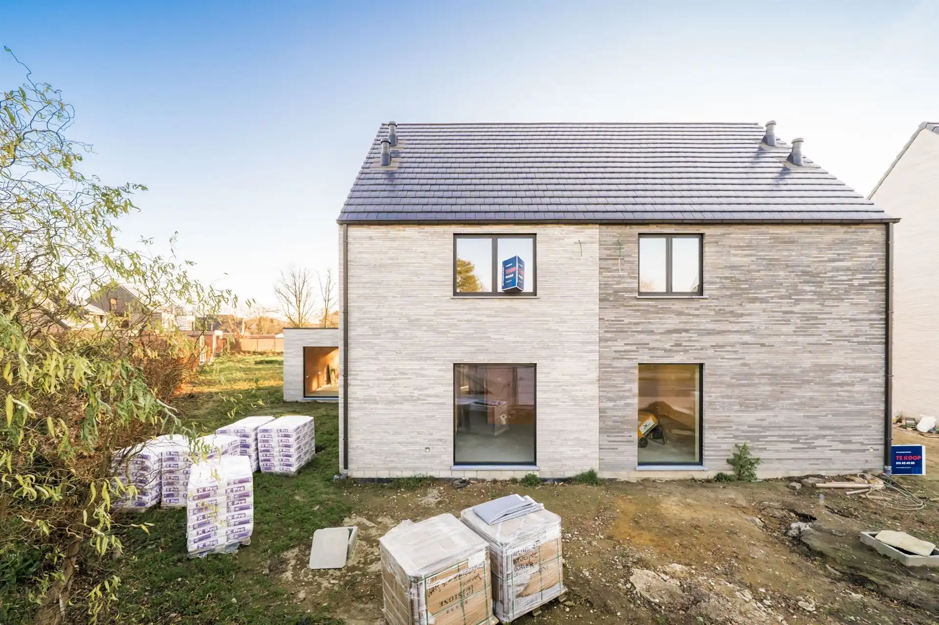 Unieke halfopen nieuwbouwwoning op perceel van 1857m² foto 2