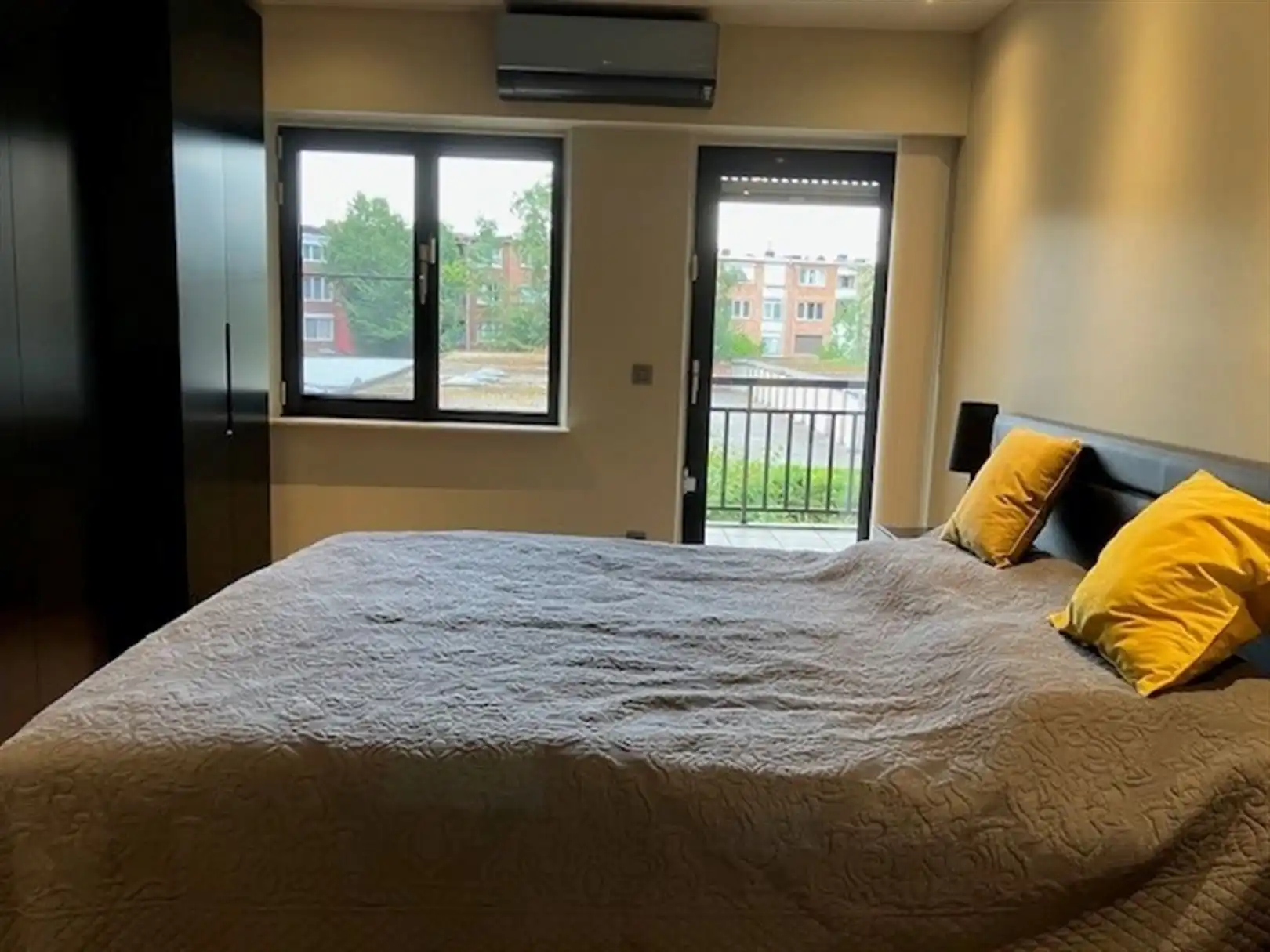 Luxueus gemeubeld 3-slaapkamerappartement met garage foto 12