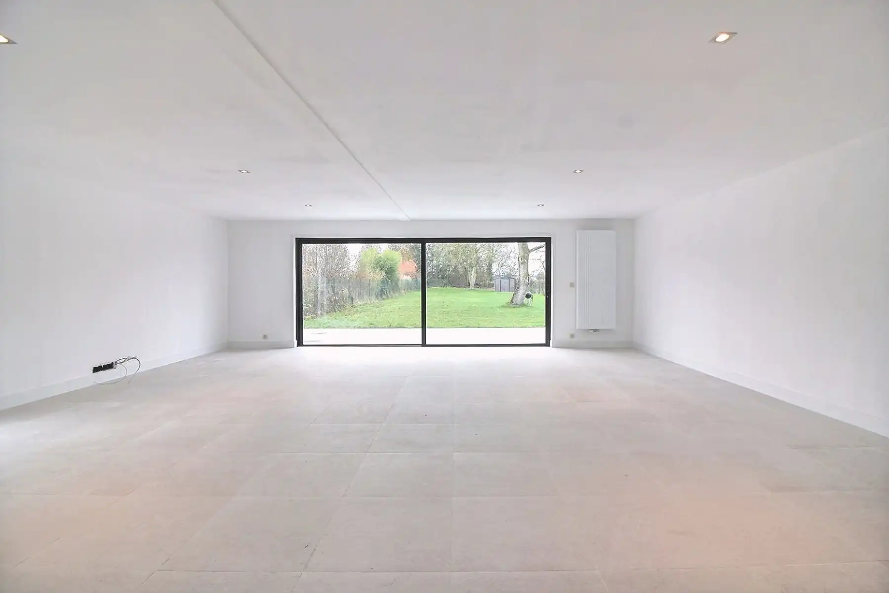 Riante woning met 4 kamers en grote tuin foto 4