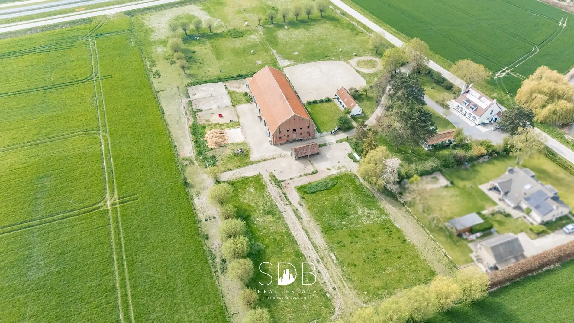 Landelijke woning met authentiek gastenhuis, stalgebouw, graslanden en buitenpiste op 20.285m² foto 47