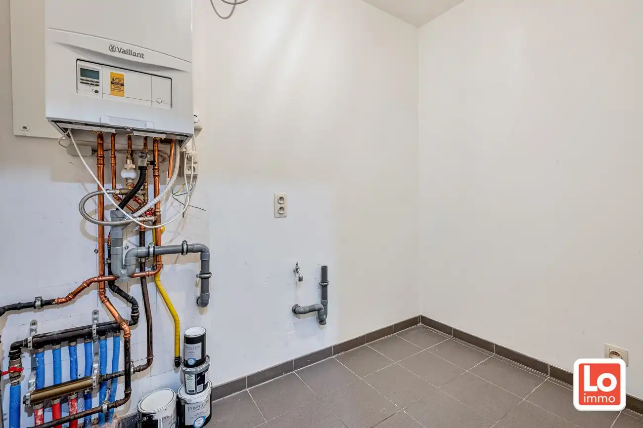Instap klaar appartement met afzonderlijke garage én autostaanplaats in het hartje van het vernieuwde dorp van Zeveneken! foto 12