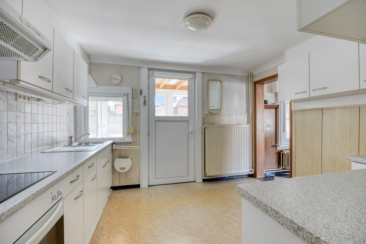 Ruim ingedeelde woning met 3slpks op een gunstige ligging. foto 8
