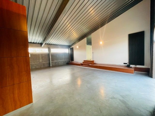 Sint- Andries, Exclusieve LOFT 150m2   met groot ZONNETERRAS 80 m² met alle privacy, 1 slaapkamer. foto {{pictureIndex}}