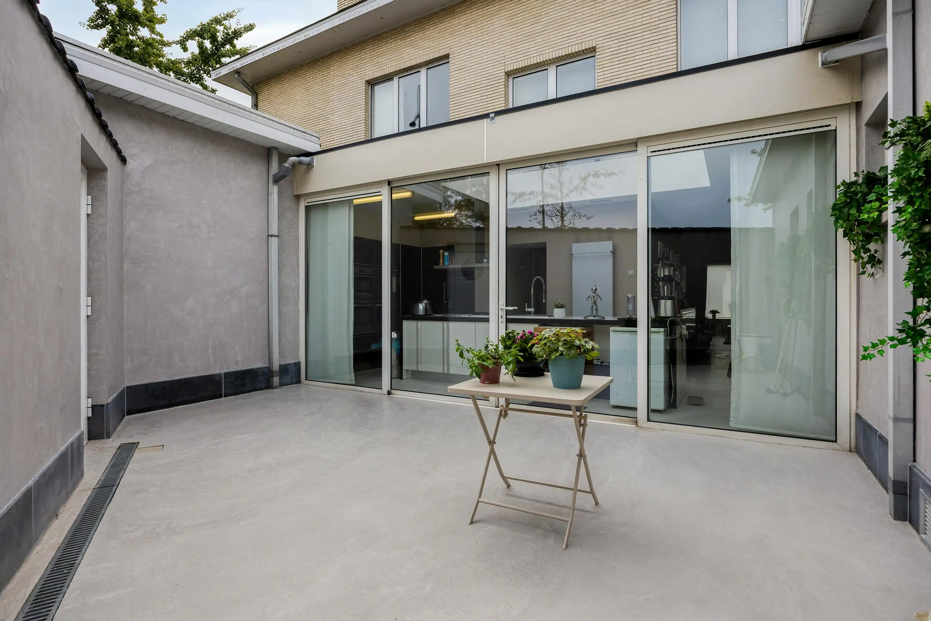 Veelzijdig eigendom met ruime woning, handelspand en magazijn foto 25