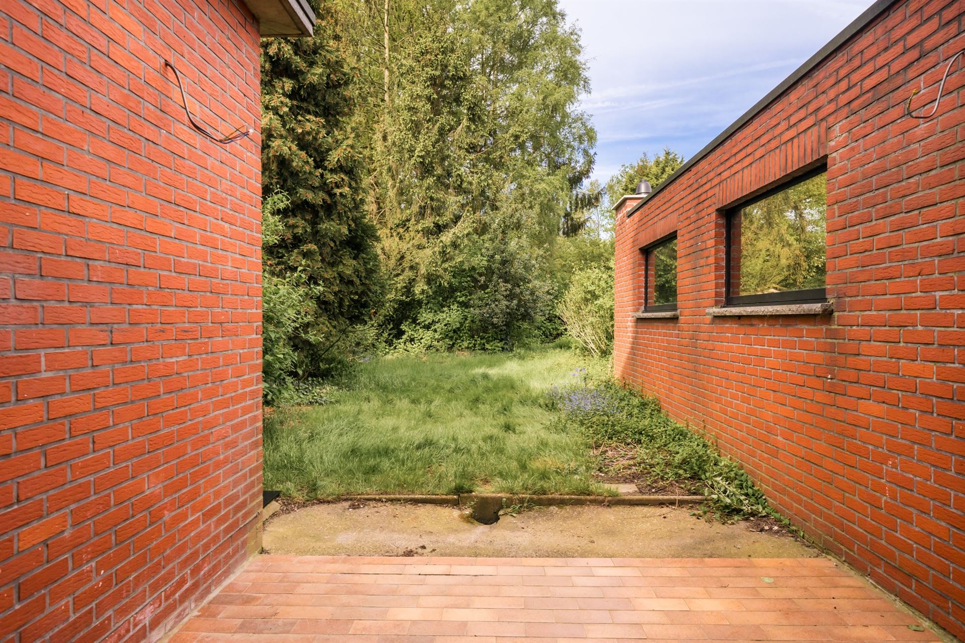 Ruime, volledig gerenoveerde woning met tuin en garage foto 26