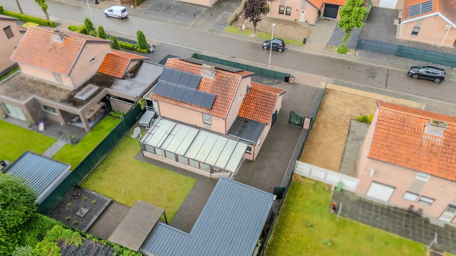 Charmante woning met drie slaapkamers, veranda en losstaande garage in Gellik (Lanaken) foto 32