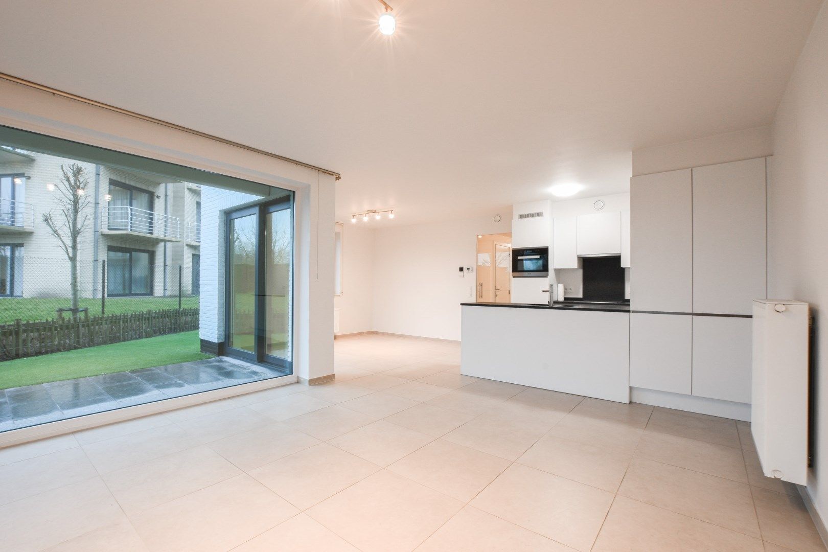 Gelijkvloers appartement te huur met 2 slaapkamers en ruime tuin!  foto 4