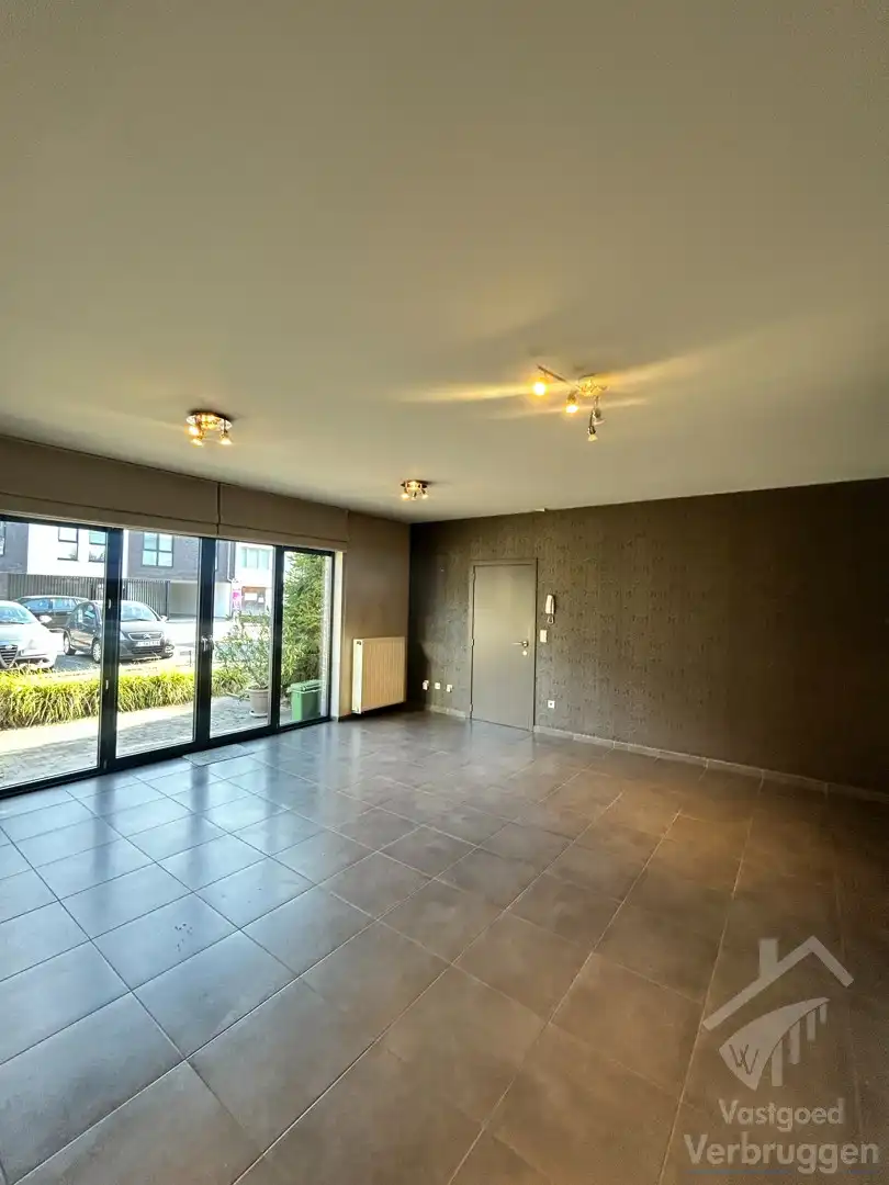 Stijlvol appartement met 2 slaapkamers en parkeerplaats - Te huur in Aalst foto 3