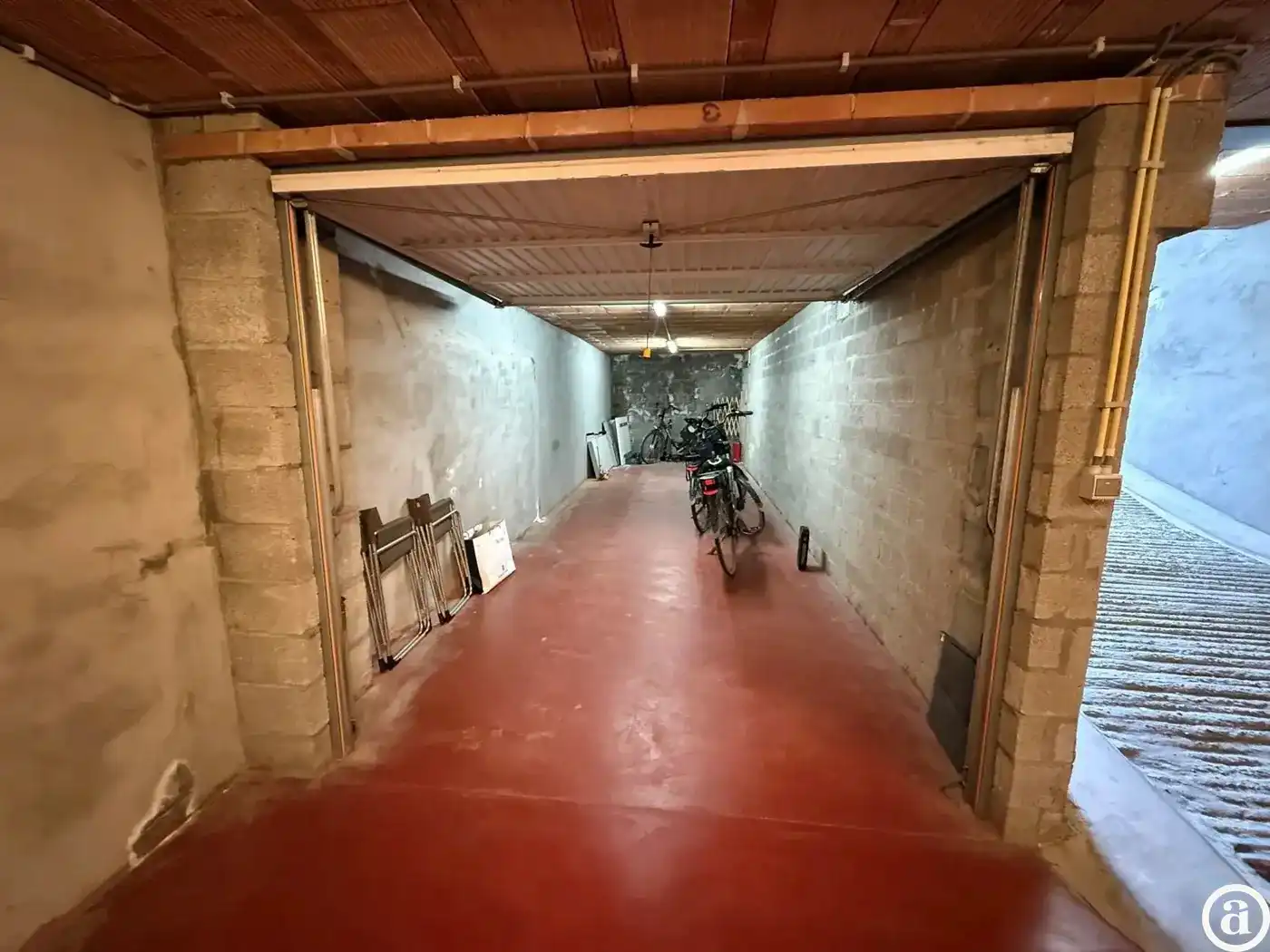 Dubbele garagebox met ruime berging aan, kortbij Rubensplein foto 3