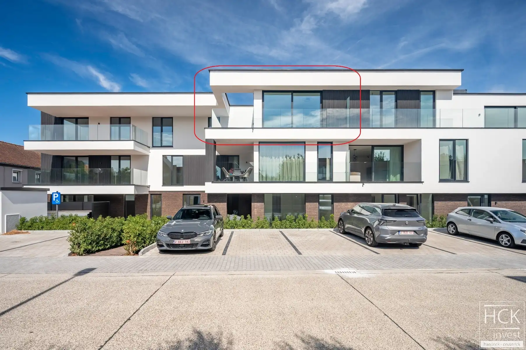 KRUISHOUTEM - Luxueus NIEUWBOUW hoekappartement met 2 SLPK. en groot terras! foto 2