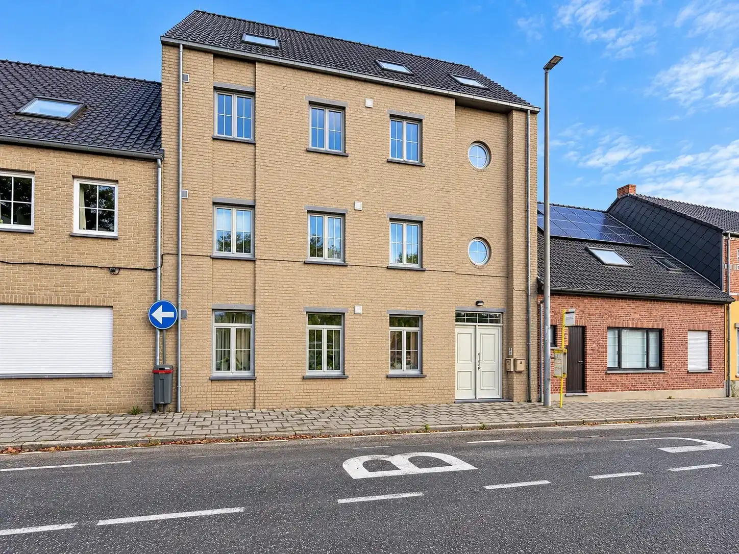 Zeer ruim duplex appartement met mogelijk 4 slaapkamers, ruim terras en garage vlakbij het centrum. foto 33