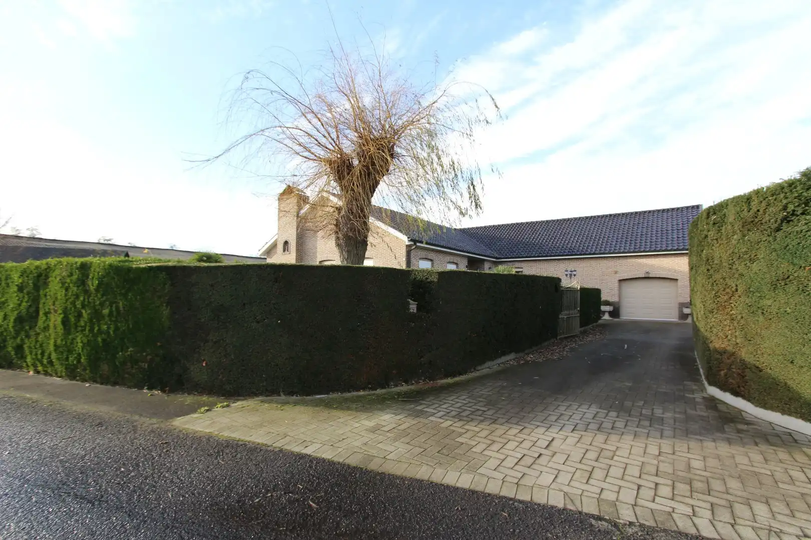 Landelijk gelegen woning met loods foto 6