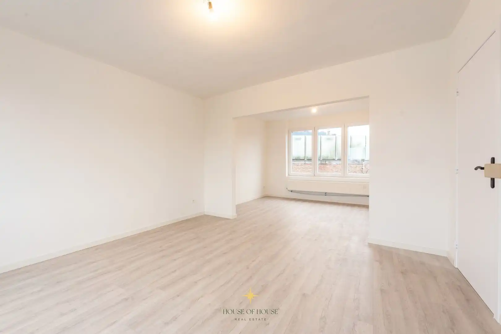 Gerenoveerde bel-étage met 3 slaapkamers en ruime garage foto 3